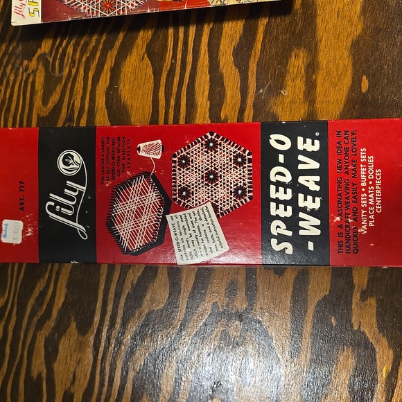 Lily Speed-O-Weave Kit with 2  Pattern Books - Picture 2 of 5